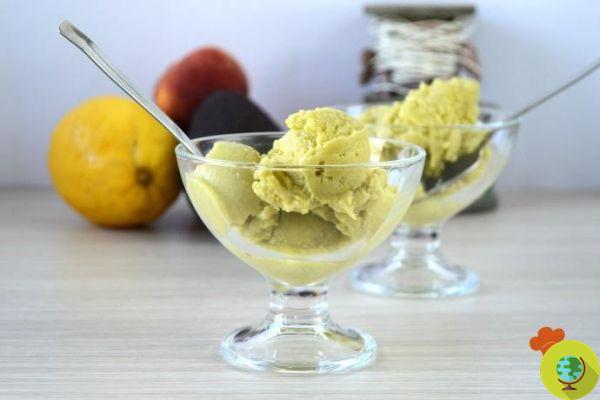 Light peach and avocado ice cream: the (vegan) recipe with no added sugar and no ice cream maker