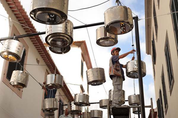 Steampunk street lamps from the creative recycling of washing machine baskets (PHOTO)