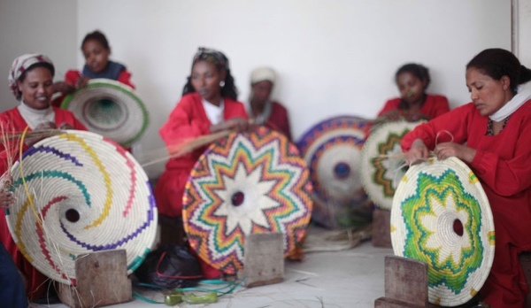 The wonderful PET chandeliers handmade by African women (PHOTO)