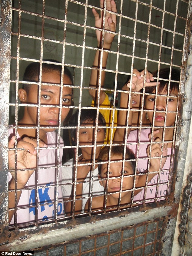 Children locked up and chained. Clean streets for the Pope's visit to the Philippines (STRONG IMAGES)