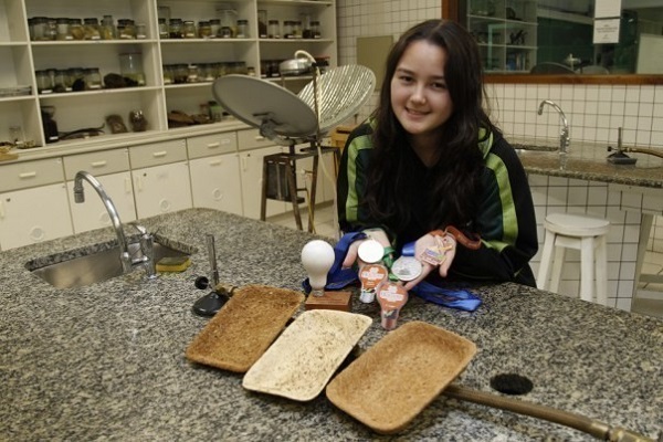 The girl who creates biodegradable packaging as an alternative to polystyrene trays (VIDEO)