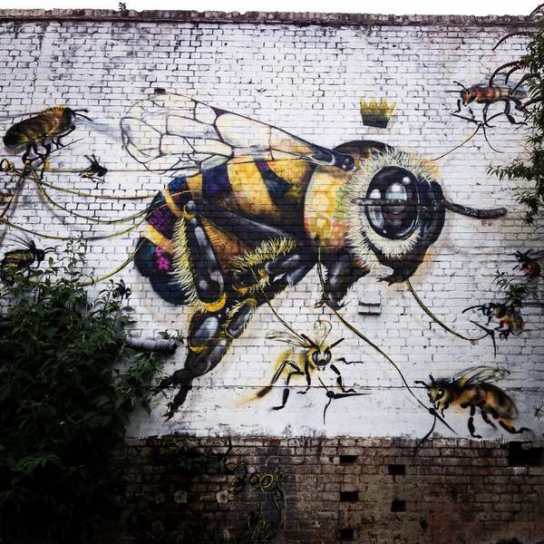 Street Art : les fresques murales de Louis Masai pour sauver les abeilles à Londres