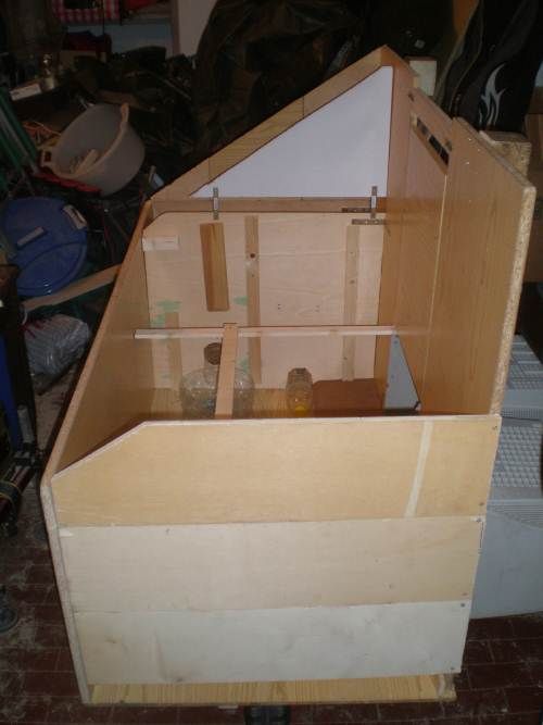 How to build a chicken coop with recycled materials, little money and a lot of imagination