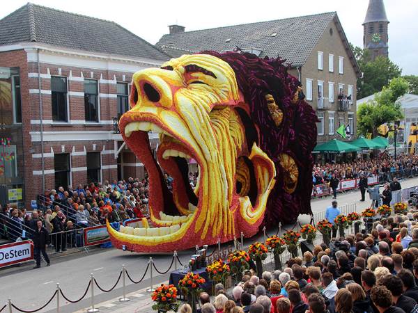 The spectacular flower sculptures inspired by Van Gogh (PHOTO)