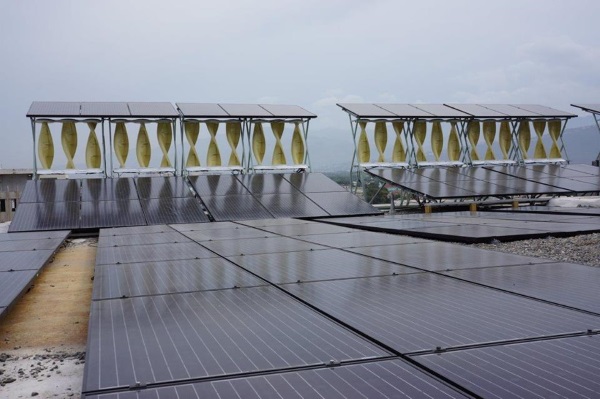 Solarmill, l'hybride domestique qui combine photovoltaïque et éolien (PHOTO ET VIDEO)