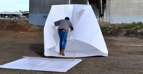 Compact Shelter : la tente low cost qui se monte en 10 étapes