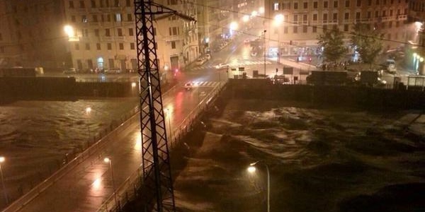 Nouvelle inondation à Gênes, une victime : des volontaires sont recherchés