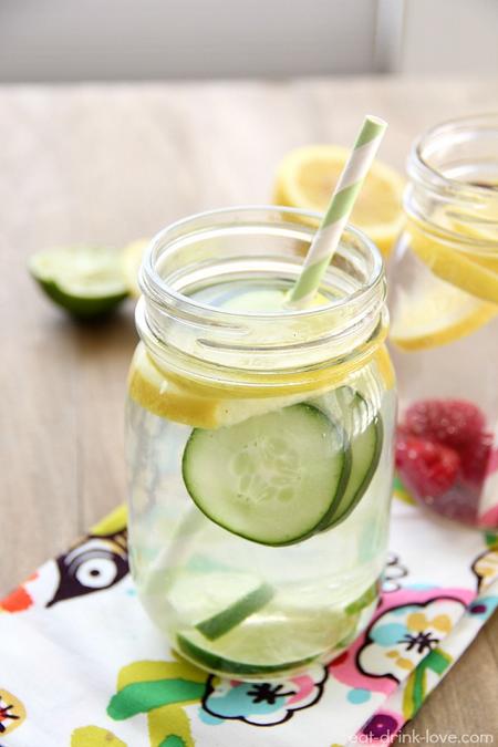 10 recettes d'eaux aromatisées aux fruits