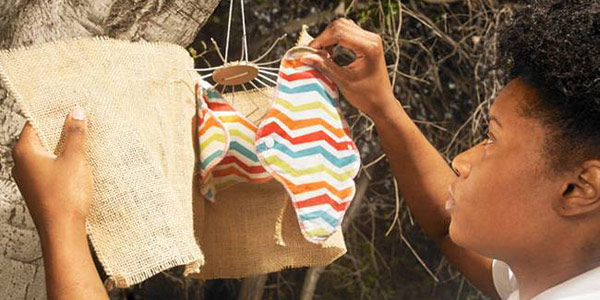 Flo, le kit menstruation avec serviettes lavables qui aide les femmes des pays pauvres