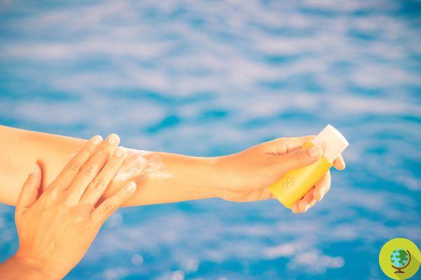 La crème solaire, cet ingrédient dangereux est plus présent qu'on ne le pense (et reste longtemps dans le sang)