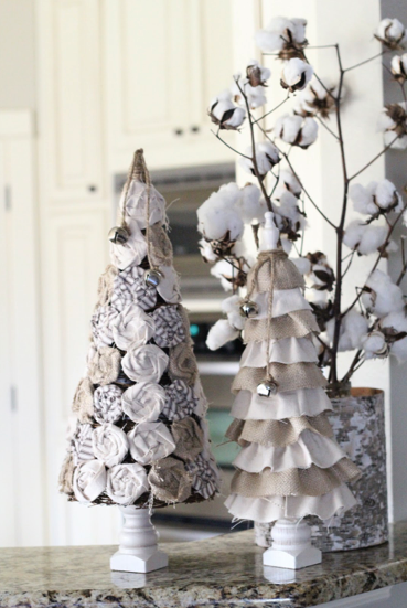 10 mini Christmas trees at no cost from creative recycling