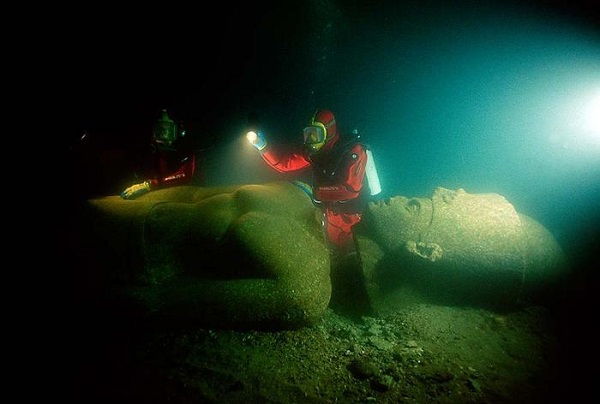L'Atlantide d'Egypte : statues gigantesques, joyaux antiques et tiges reposaient au fond de la mer