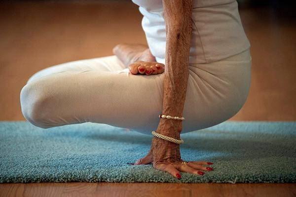 Los secretos de la profesora de Yoga más vieja del mundo (VIDEO)