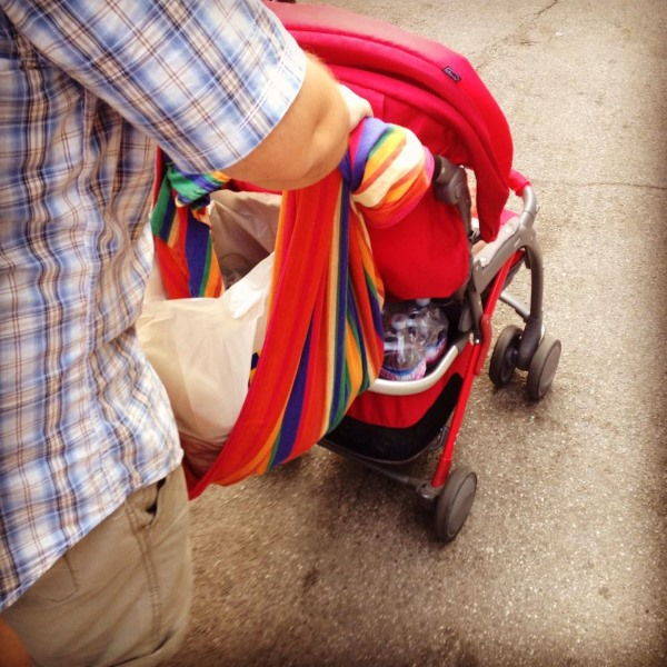 Babywearing: os usos alternativos extraordinários (e divertidos) do baby sling