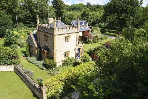 Ce château anglais est à vendre et coûte comme un grand appartement en ville