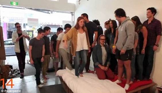 Paperpedic Bed: the cardboard bed that can withstand the weight of 22 people