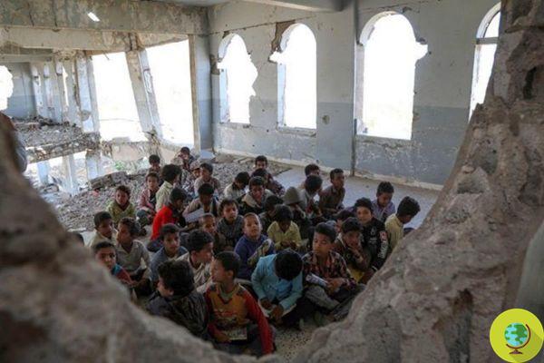 Primeiro dia de aula no Iêmen, as imagens que jogam o horror da guerra em nossos rostos