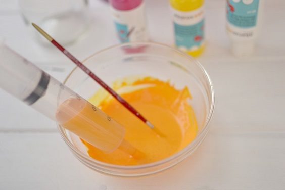 Cómo colorear botellas y tarros de cristal en unos pocos pasos