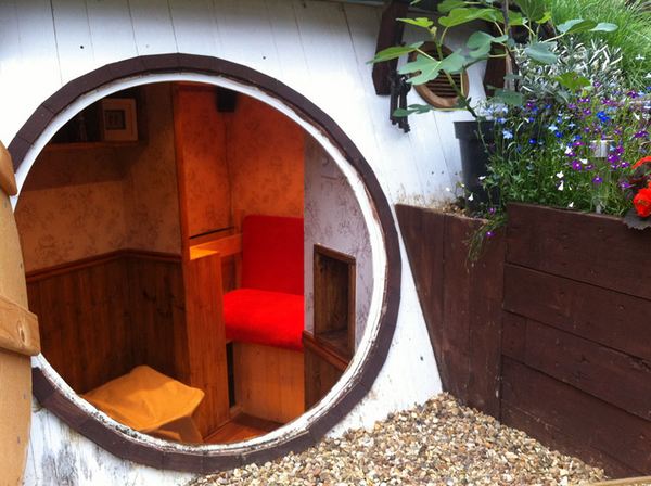 How to build a hobbit house in the garden (PHOTO)