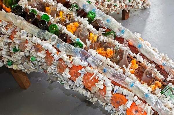 Las gigantescas esculturas plásticas hechas con los desechos de playas y océanos (FOTO y VIDEO)
