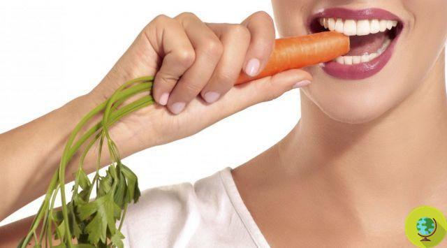 12 alimentos que ajudam a clarear os dentes