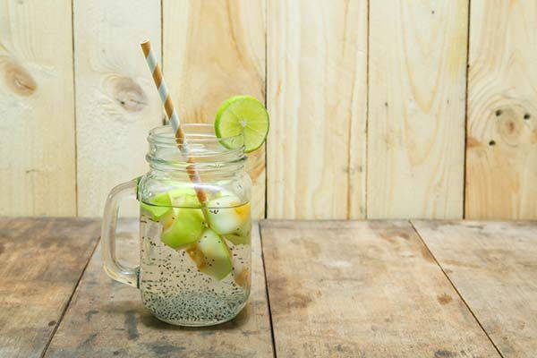 Water and lemon: 10 variations for weight loss