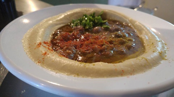 Hummus of peace: the restaurant that offers a 50% discount to Arabs and Jews who eat together