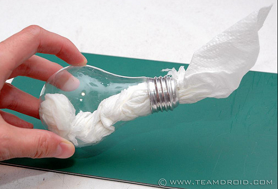 How to cut and clean old incandescent bulbs to recycle them creatively