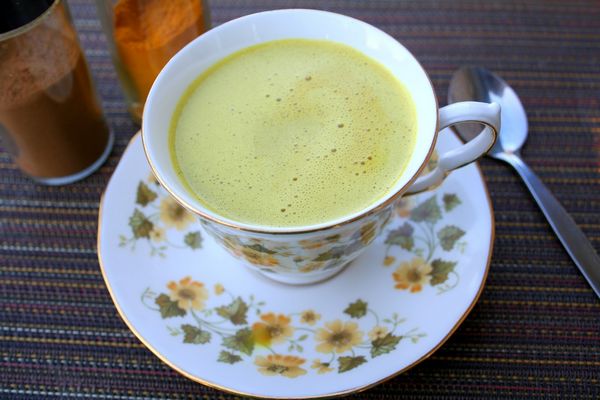 Golden Milk: the original recipe and 10 variations of golden milk with turmeric