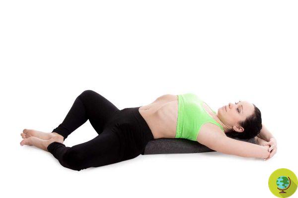5 poses de ioga para ajudá-lo a combater a insônia e dormir melhor
