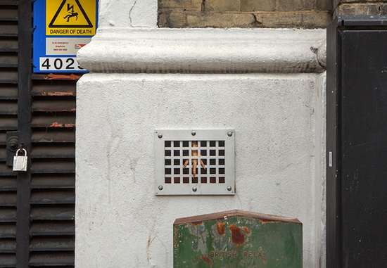 Empty The Cages: Dan Witz's street art in London to denounce the conditions of animals on farms