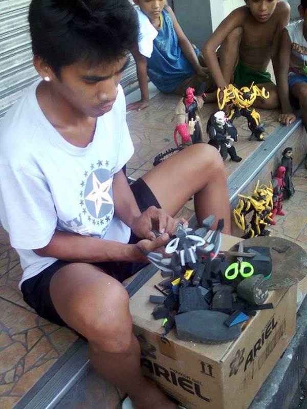 Robôs para crianças criados a partir da reciclagem criativa de chinelos