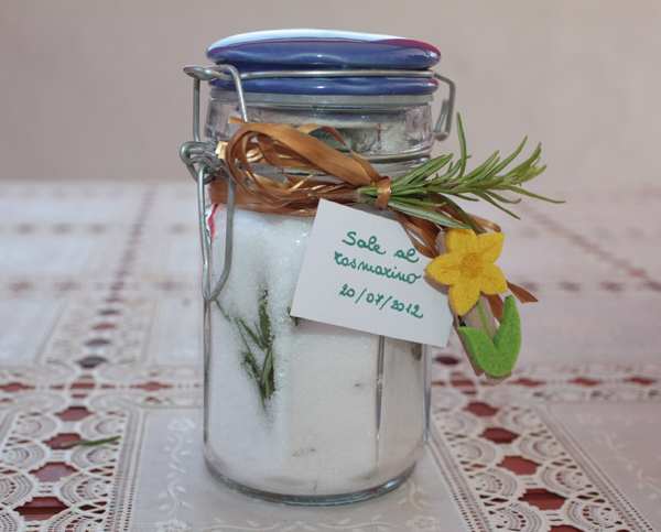 Sel aromatisé maison : 10 recettes aux herbes, épices et fruits