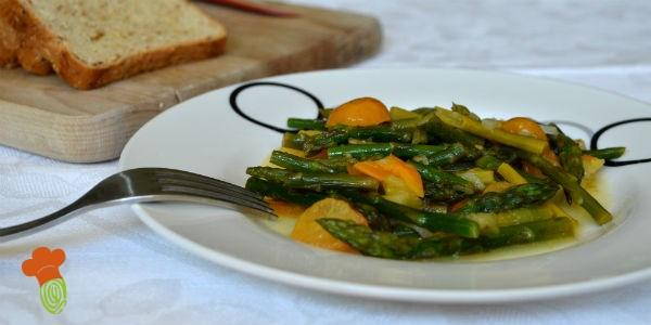 Pan-fried asparagus with cherry tomatoes - Recipe