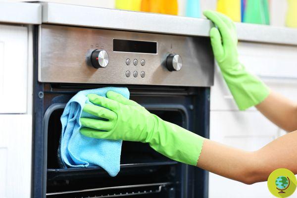 How to clean the oven without chemicals