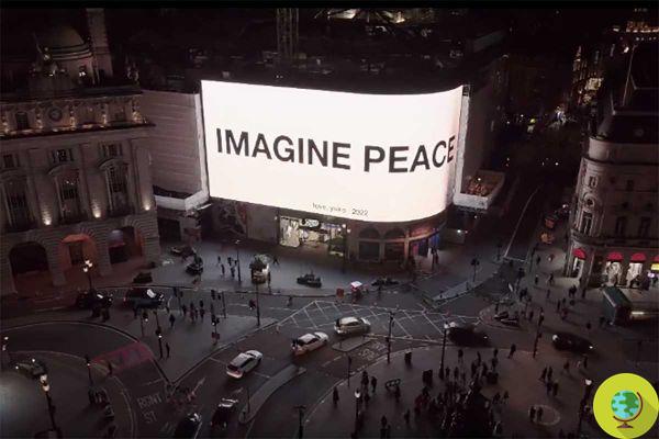 Imagine Peace : Yoko Ono illumine les places du monde pour faire passer un message de paix
