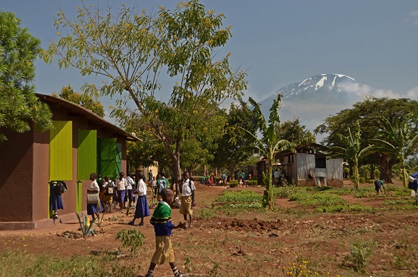 A biblioteca sustentável e fora da rede para levar livros às áreas mais pobres (FOTO e VÍDEO)