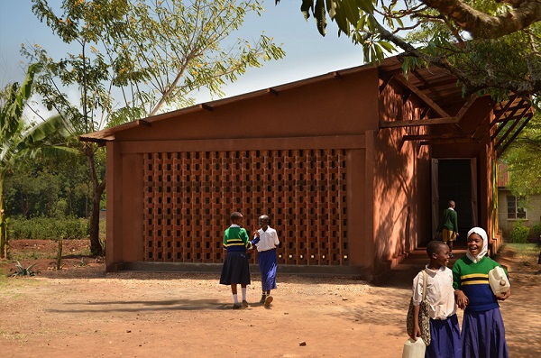 The sustainable and off-grid library to bring books to the poorest areas (PHOTO and VIDEO)