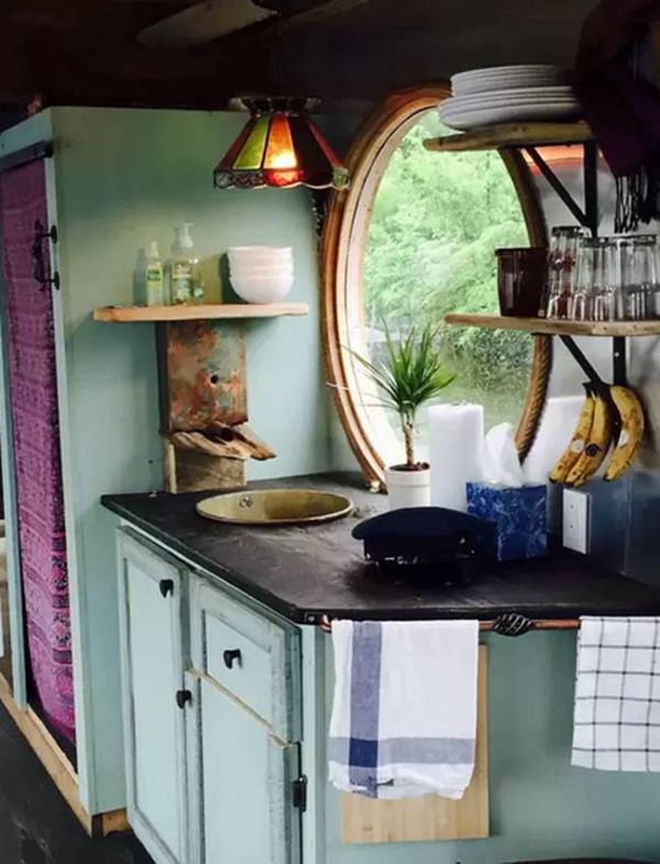 Bonnie's wonderful houseboat (PHOTO and VIDEO)