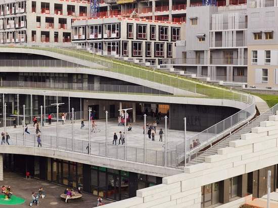 Green School : une école en toiture végétalisée aux portes de Paris