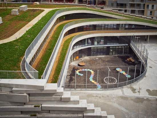 Green School: a green roof school on the outskirts of Paris