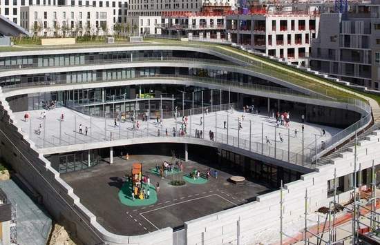 Green School : une école en toiture végétalisée aux portes de Paris