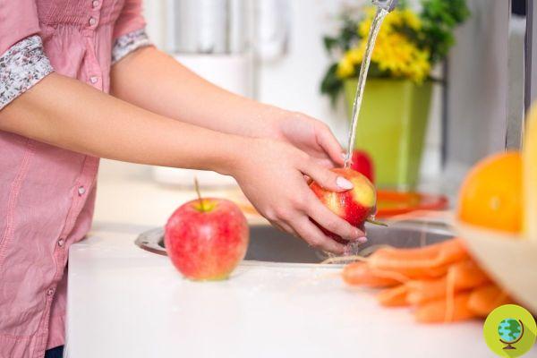 ¿Hay que lavar y desinfectar las frutas y verduras antes de meterlas en la nevera?