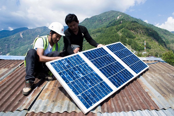 Terremoto en Nepal: así es como la luz solar y la fotovoltaica están ayudando al socorro y la reconstrucción