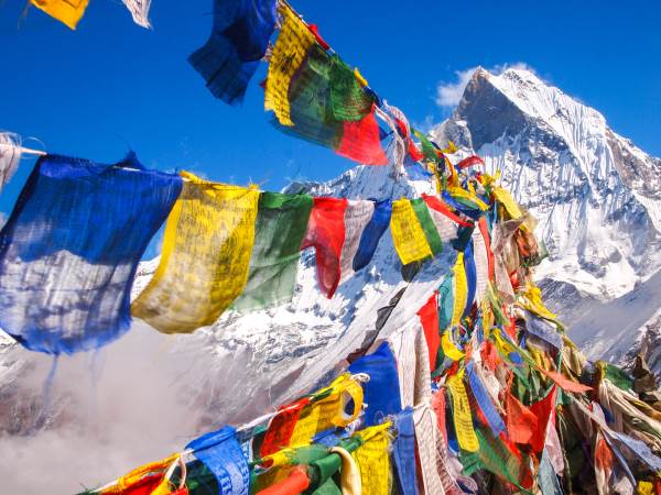 Tibetan flags: throwing seeds in the wind to make the sky bloom
