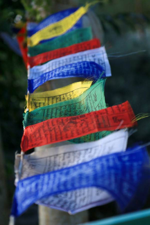 Tibetan flags: throwing seeds in the wind to make the sky bloom