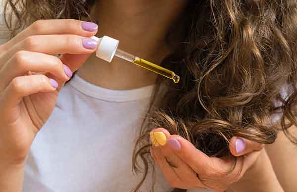 Jojoba oil: the amazing benefits for health, skin and hair. But which one to choose?