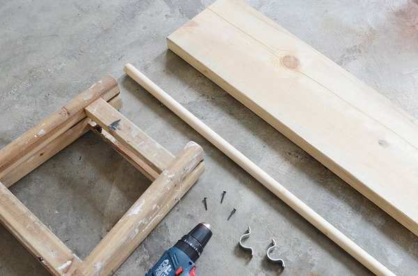 Como reciclar uma velha escada de madeira em um guarda-roupa (FOTO)