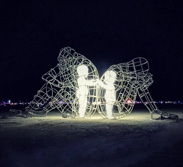 La escultura que nos muestra el amor del niño interior que hay en nosotros