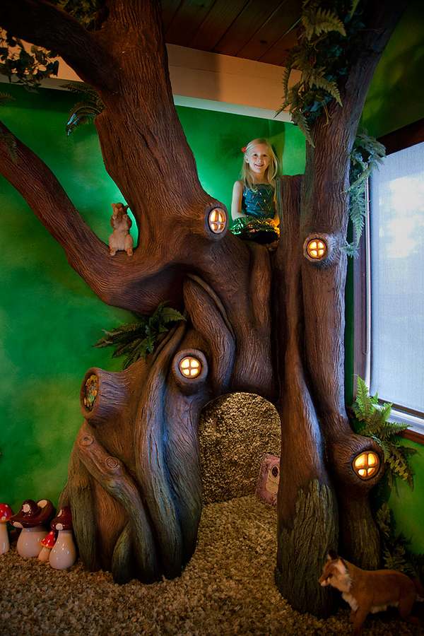 The dad turns the bedroom into a fairy world (PHOTO)